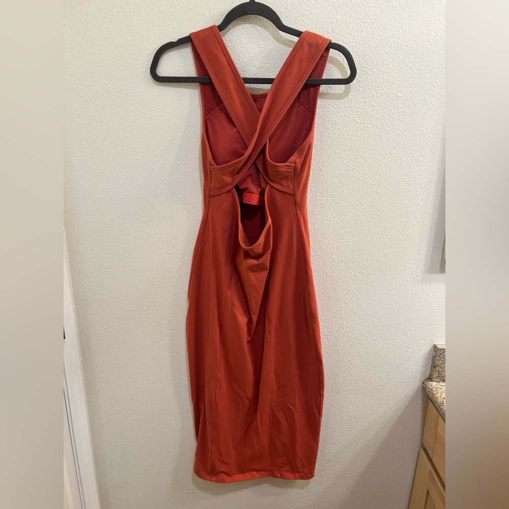 lululemon athletica Sleeveless Midi Dress in Terracotta Red-Orange - Picture 3 of 5